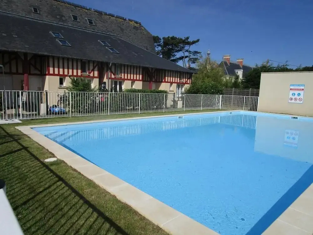 Appartement Lumineux avec Jardin Piscine