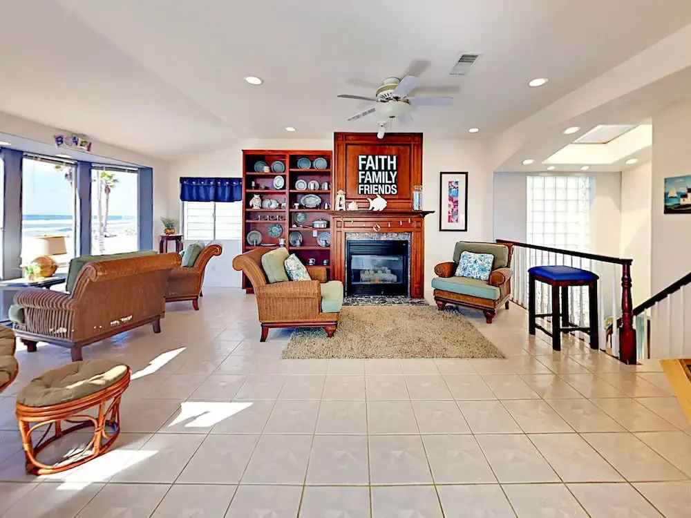 918 N The Strand Home 3 Bedrooms 3 Bathrooms Home