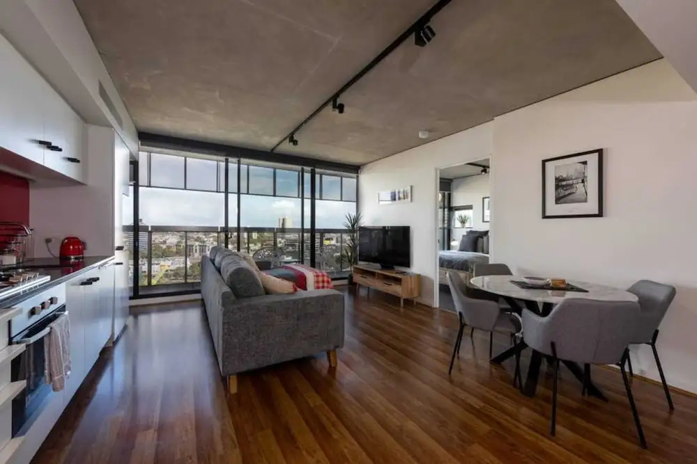 Stylish 2-bed Apt in Southbank With Parking