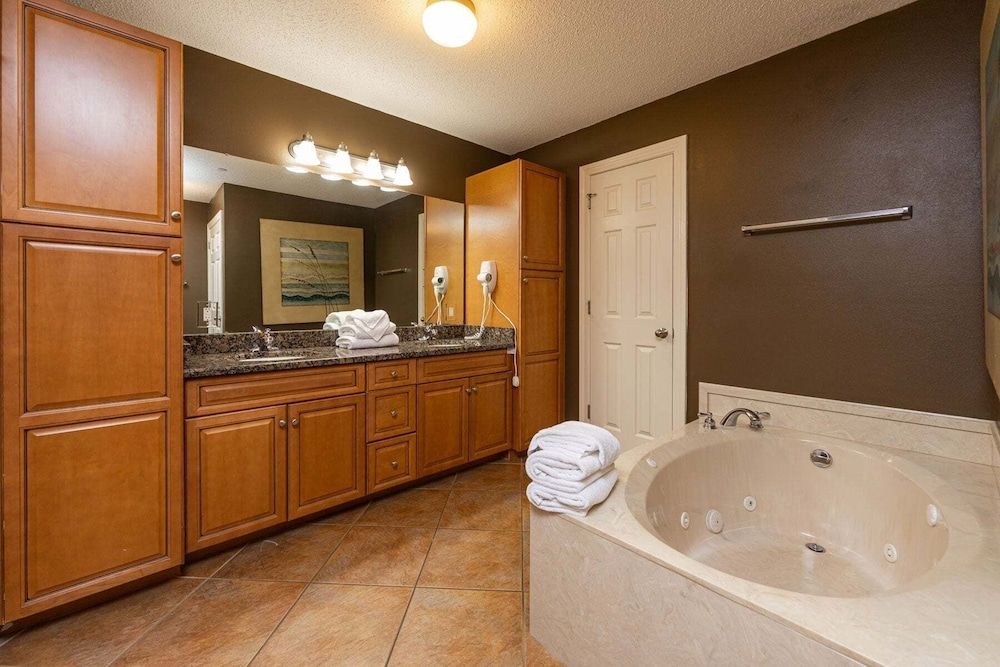 Phoenix West 1504 3 Bedroom Condo