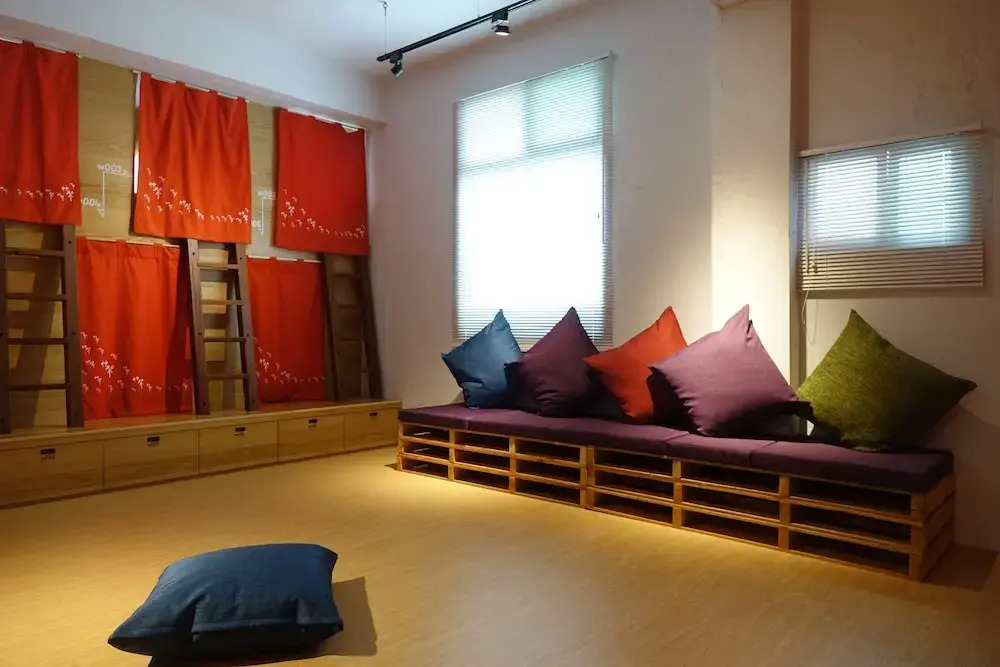 Cao Ji Book Inn Hostel