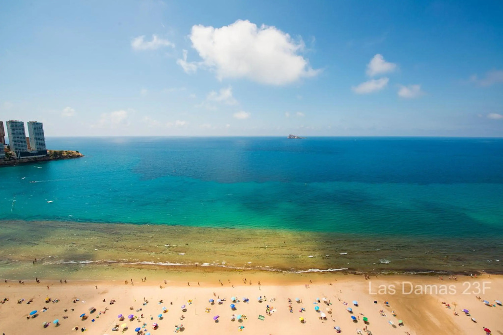 Las Damas Premium 23F Beach Front - Pool & Parking
