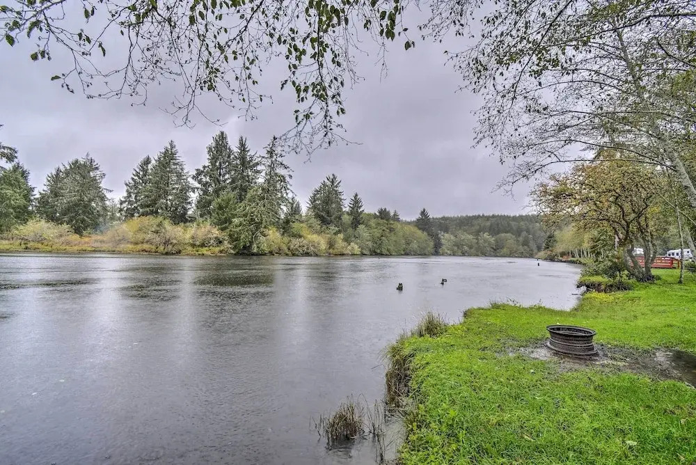 Pet-friendly Hoquiam Cottage w/ River Access!