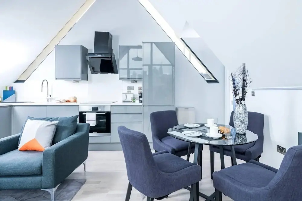 Stylish 2BR Whitechapel Flat with City Views