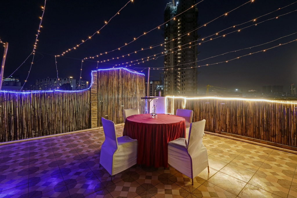 Super Townhouse Tipsyy Near Bestech Central Square Mall