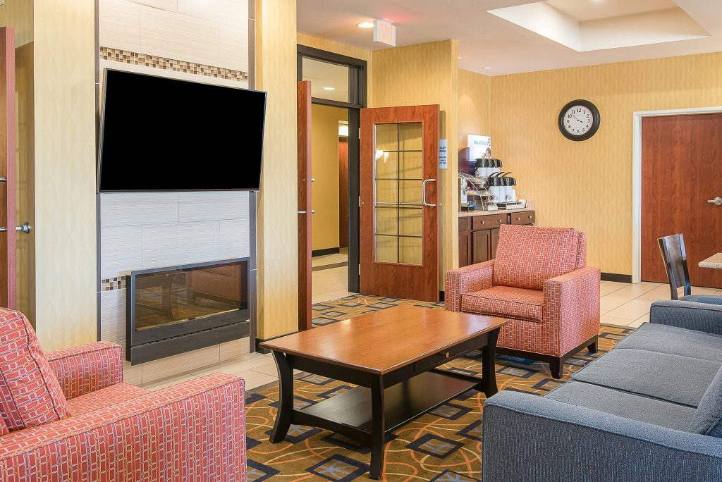 Holiday Inn Express and Suites Lafayette East by IHG