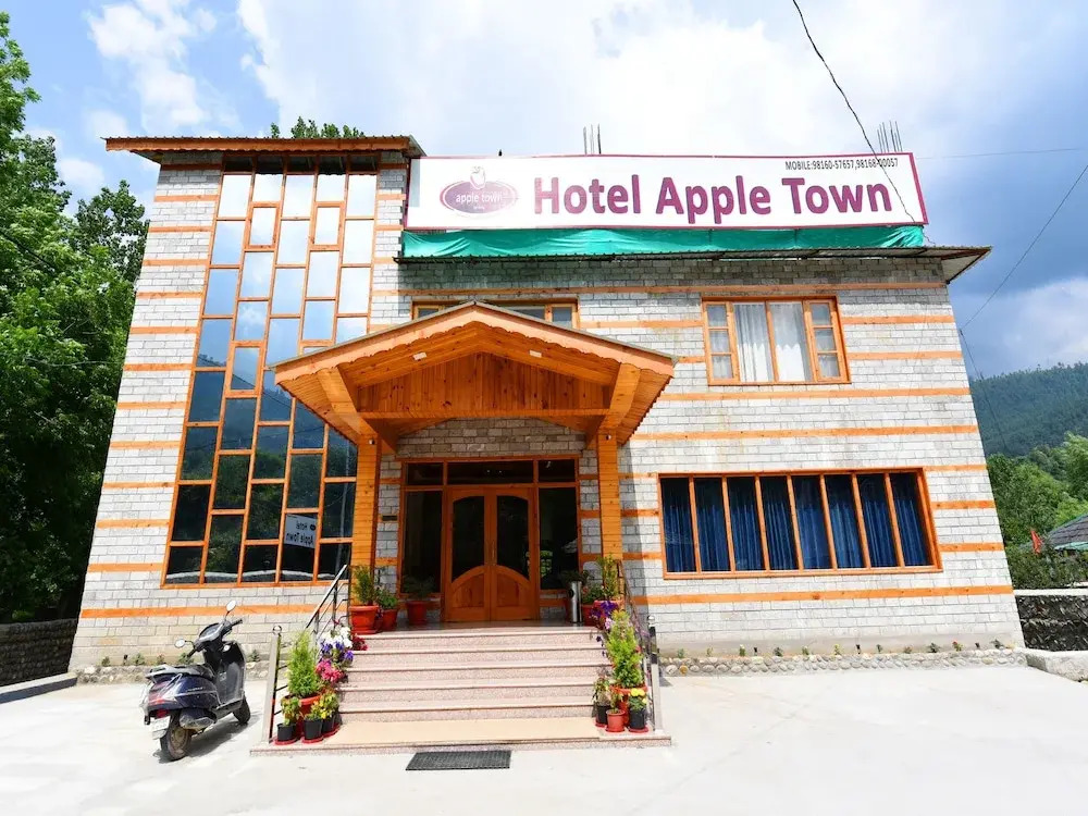 OYO 15348 Apple Town