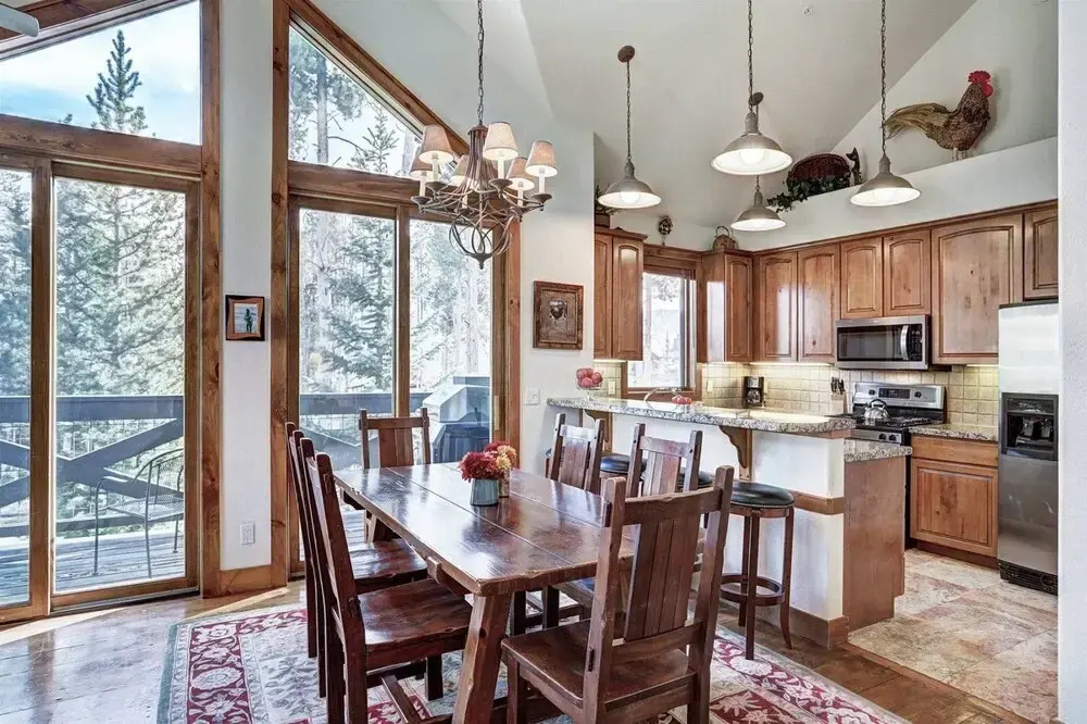 Ski-in/ski-out 3 Bedroom Townhome at Snowflake Lift With Private Hot Tub