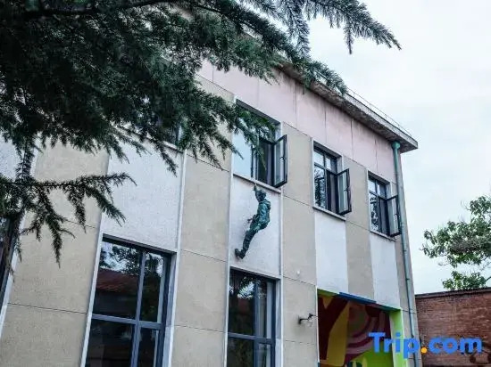 Zhenshun Yunfang Tangquan Art Hotel
