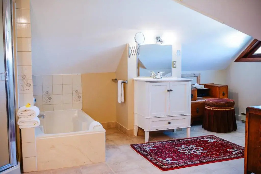 Dashwood Manor Seaside Bed & Breakfast