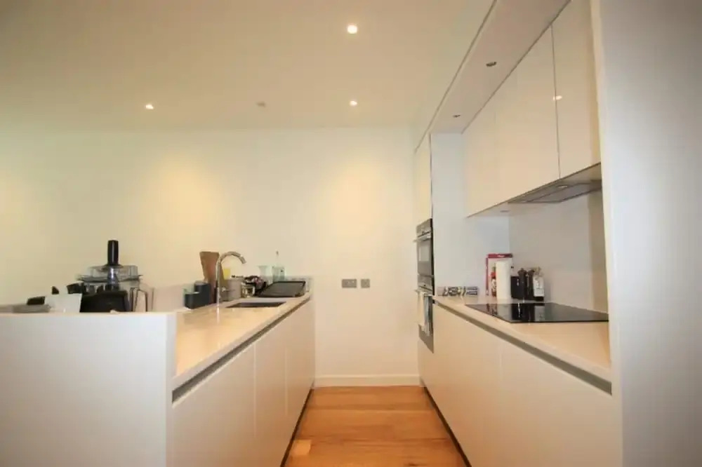 Modern And Bright Two Bedroom Flat On Quartermile
