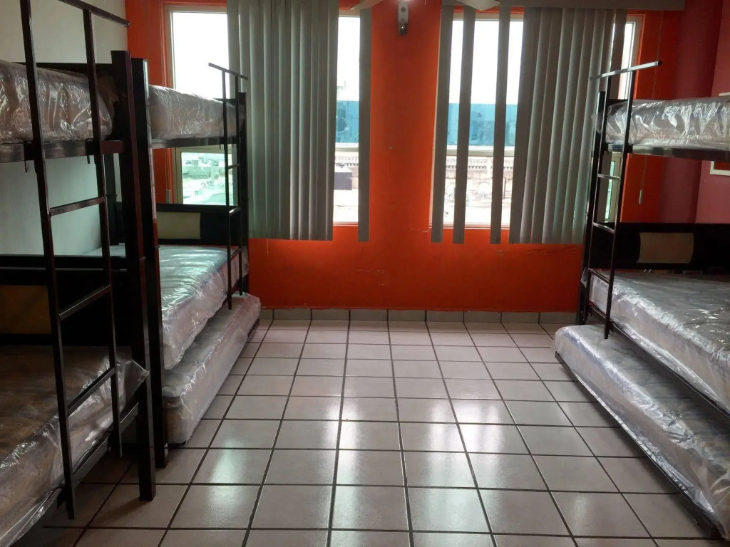 Unidades Privadas con AC-TV-WiFi y Estacionamiento en Centro de MTY