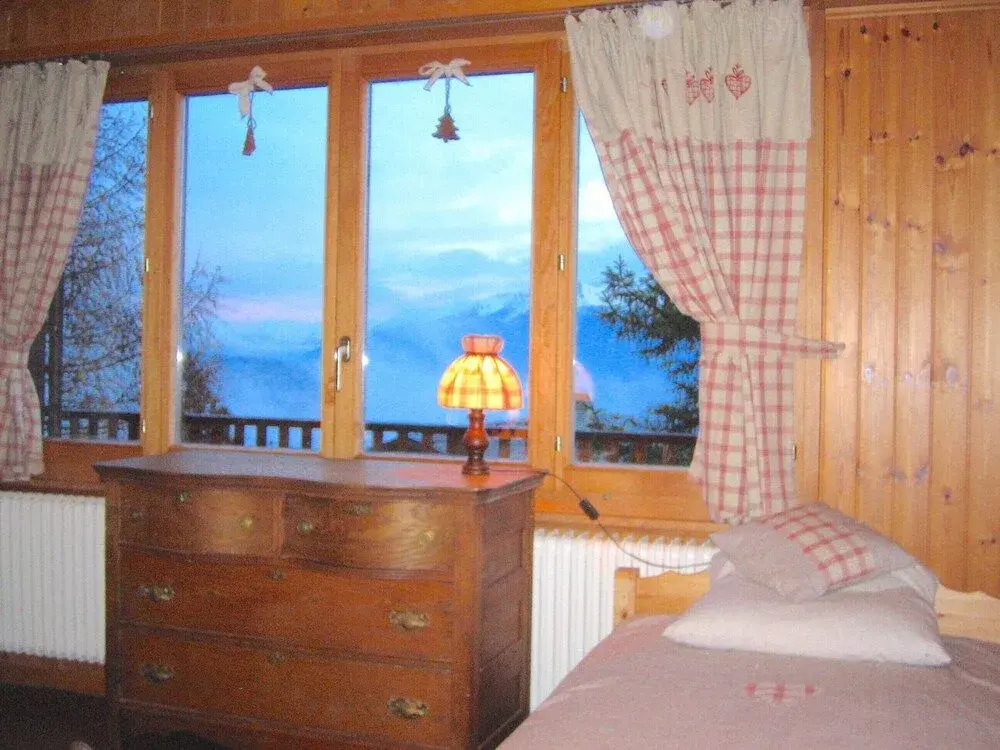 Outstanding chalet for groups, south facing, breathtaking views - all year round