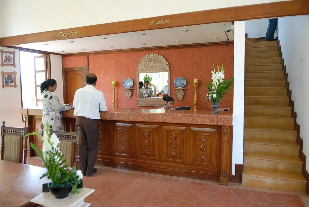 Coconut Grove Beach Resort