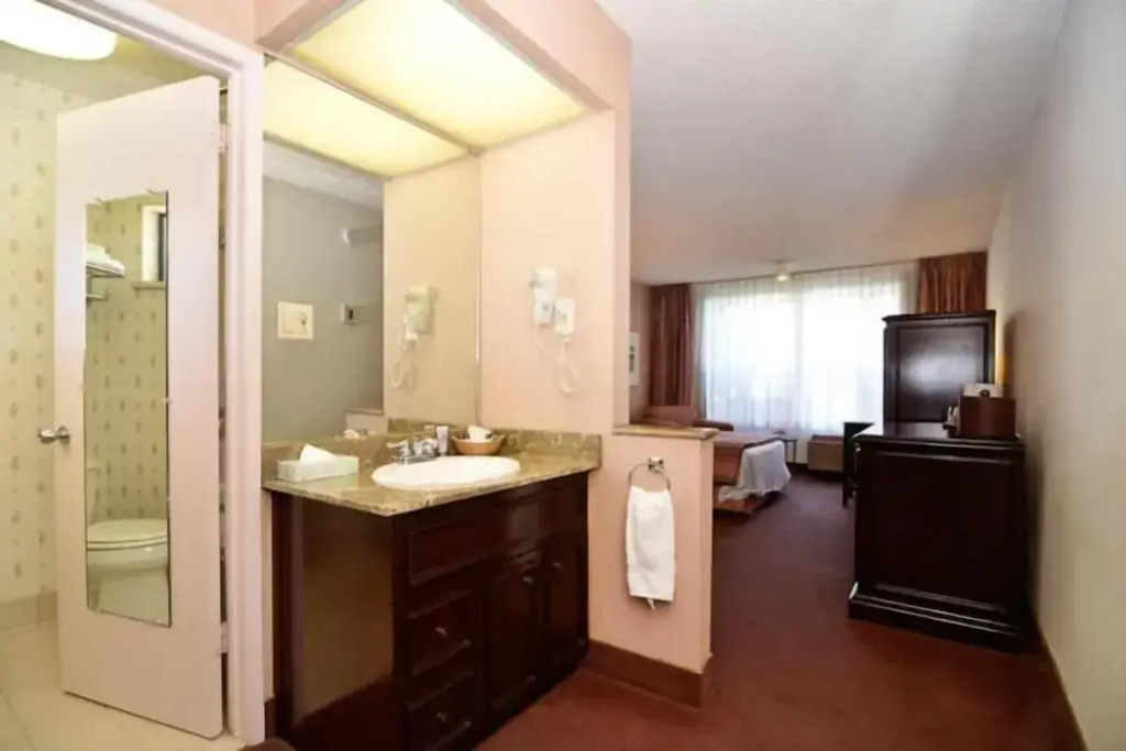 Days Inn & Suites by Wyndham Mountain View