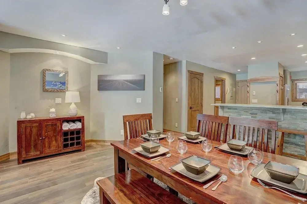 Ski-in Condo Steps From Downtown!! + Free Parking!