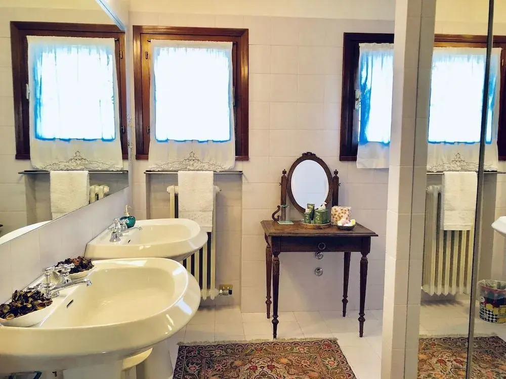OPERA DELUXE Suites