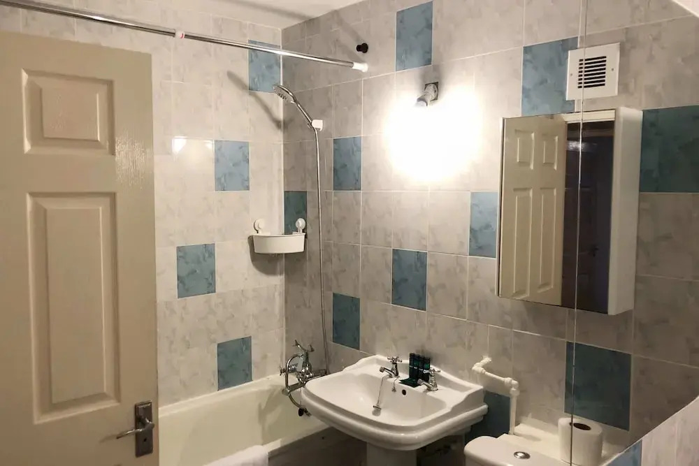 Lovely 3 Bedroom Apartment in Shepherds Bush