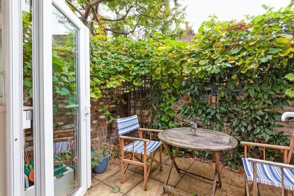 Lovely 2 Bed Apt W/patio nr Shepherd's Bush