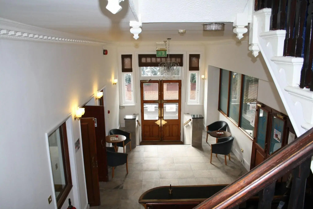 Uno Thames Hotel Maidenhead -Reopened Brand New Again -FREE PARKING