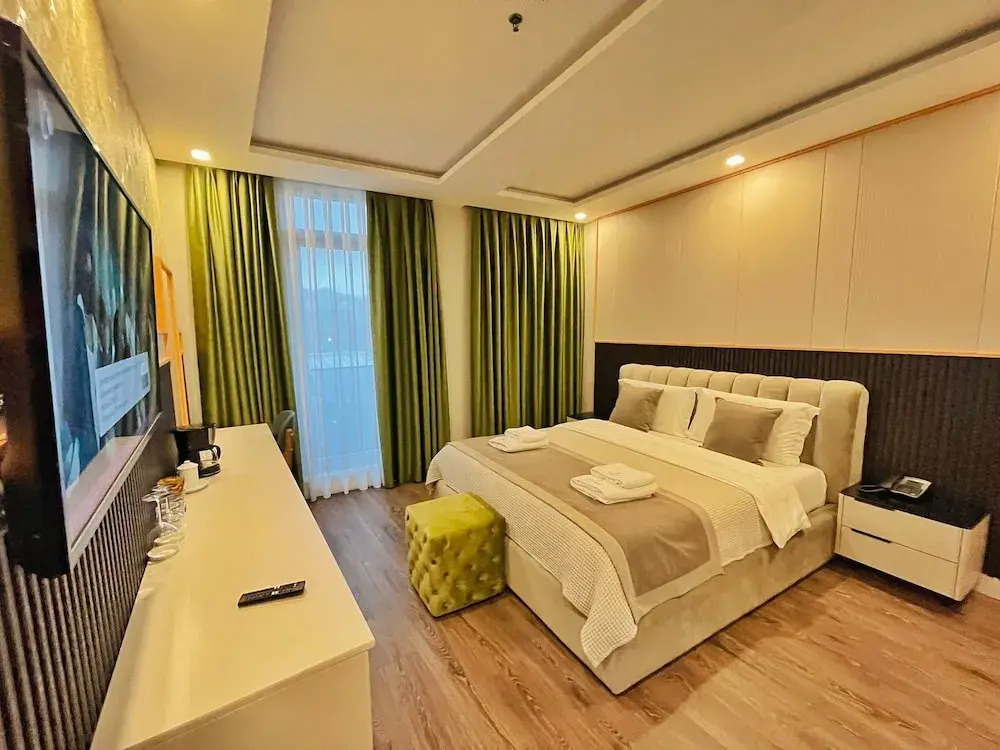 Royal East Resort