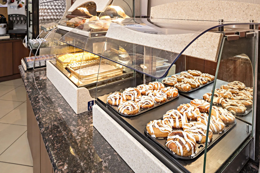 Holiday Inn Express Hotel & Suites Manchester - Airport by IHG