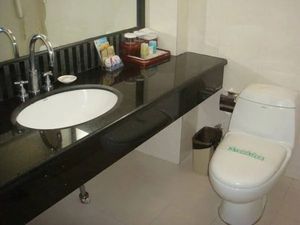 Luoyang Yijun Hotel