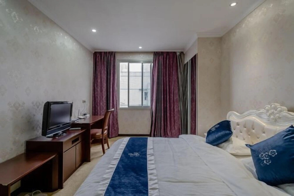 Chongqing Crown Hotel