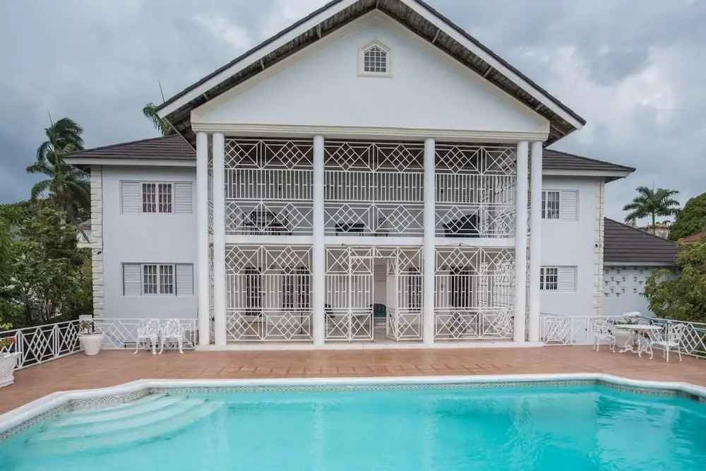 Lawrence Pool House