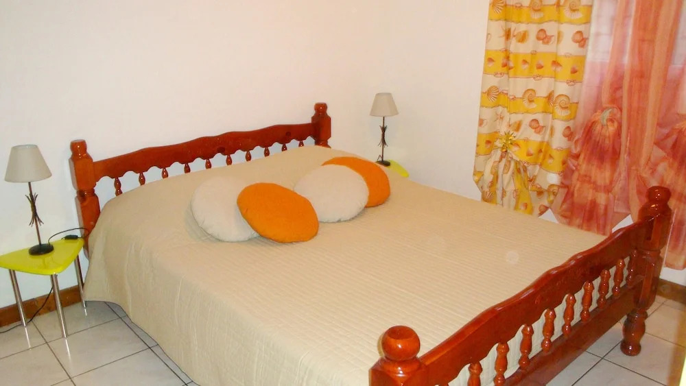 House With 2 Bedrooms in Saint Paul, With Wonderful sea View, Enclosed