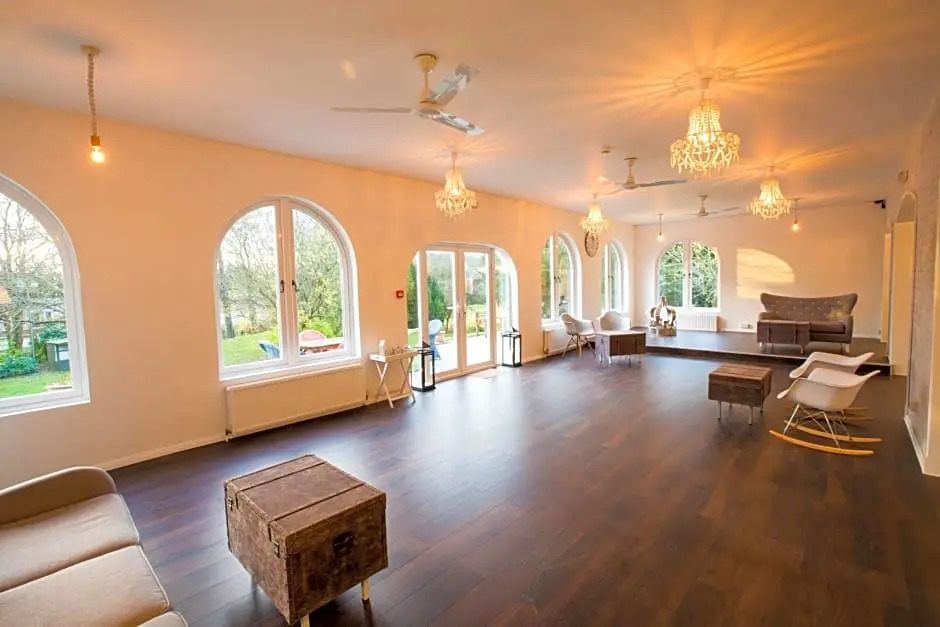 Gray Manor Hotel