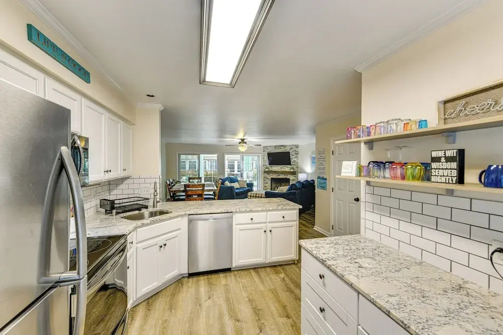 2 Mi to Rehoboth Beach: Home w/ Sunroom!