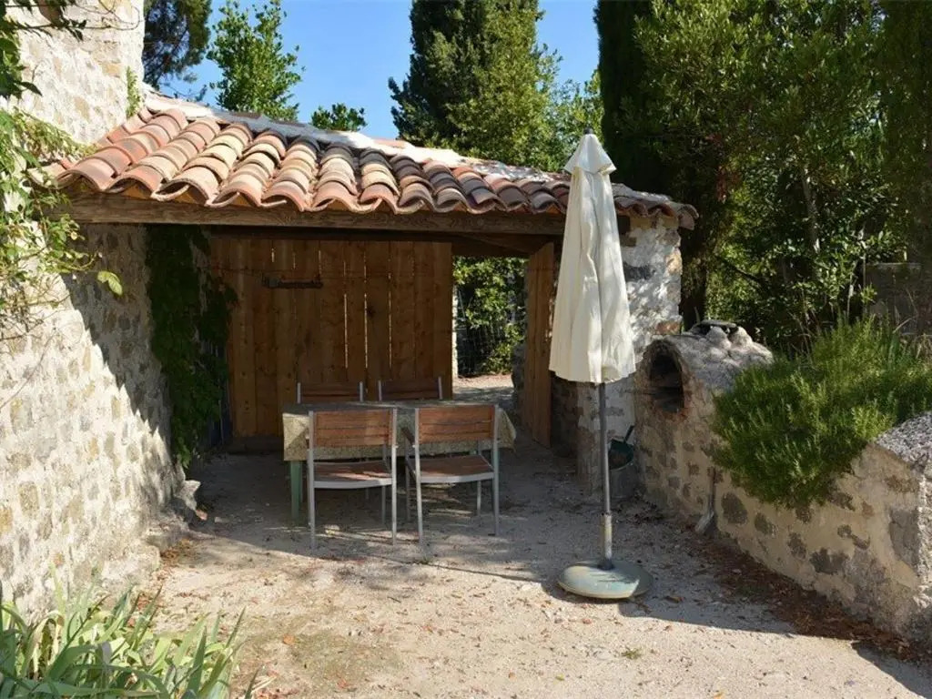 Gîte 2 pièces avec climatisation et animaux admis à Grospierres - FR-1-382-64