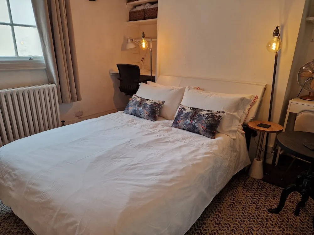 Charming 1-wall Bed Comfortable Studio in Nwlondon