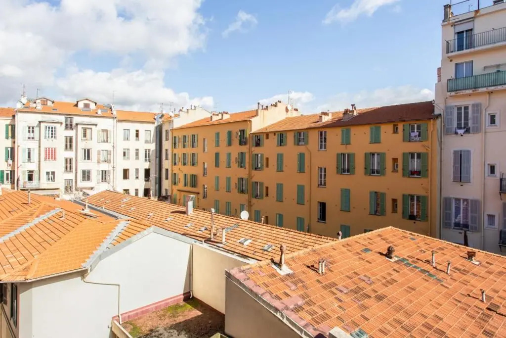 Nice flat w balcony and garage in Nice 5 min to the station - Welkeys