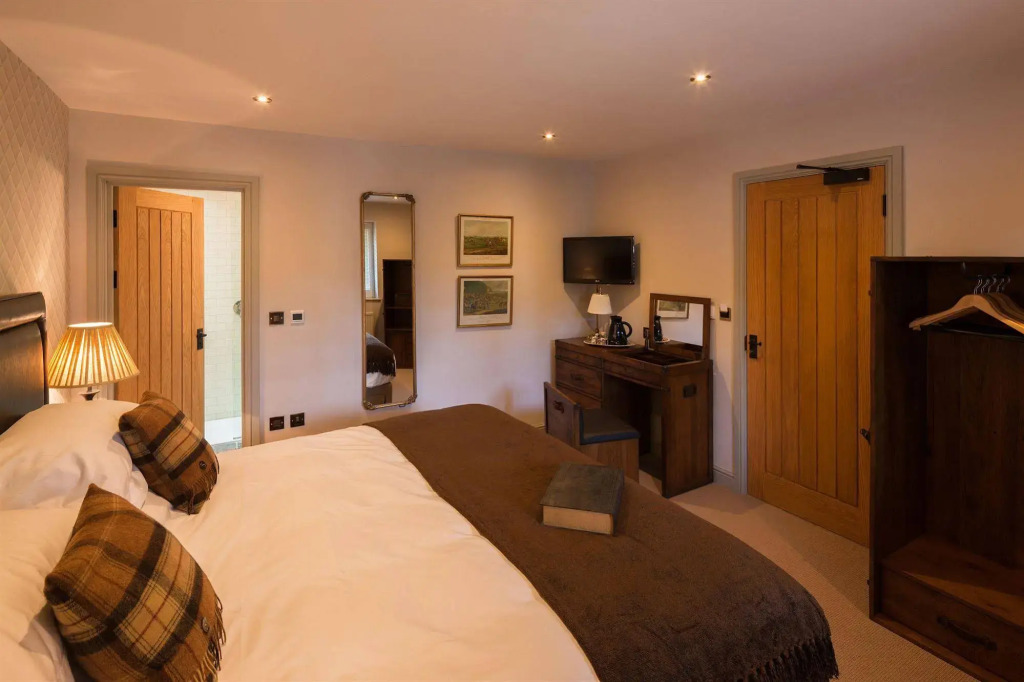 The Three Horseshoes
