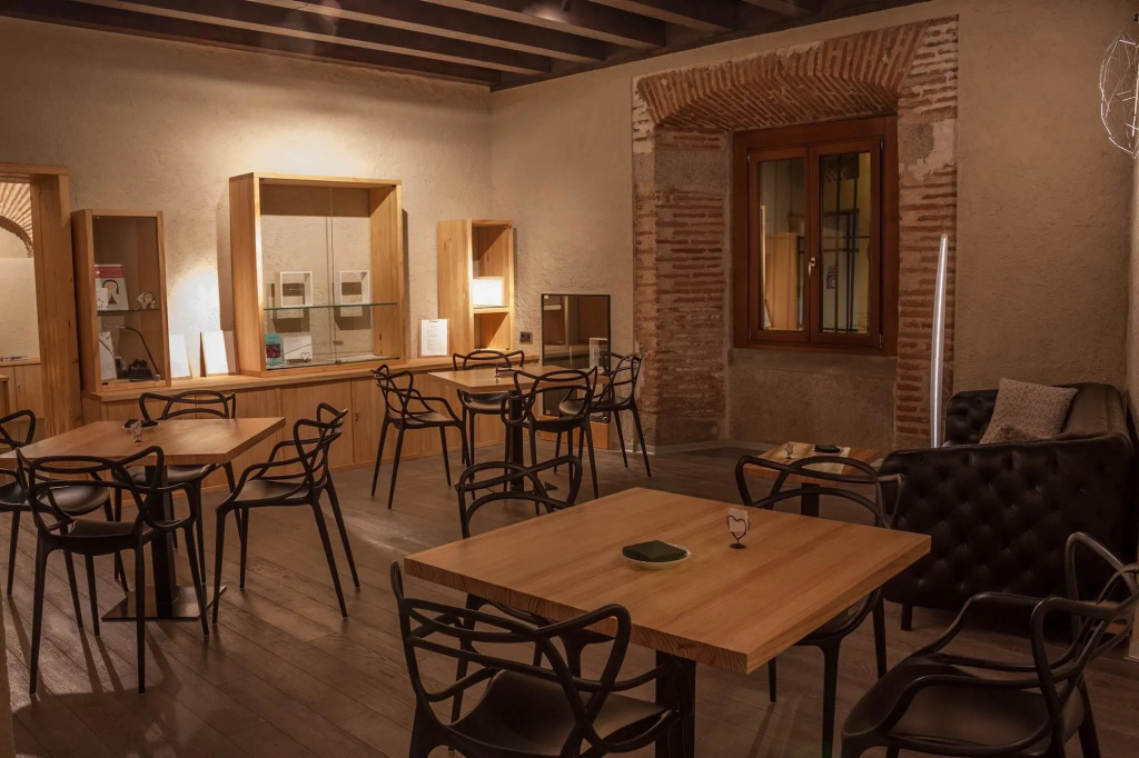 El Encanto Hotel & Cafetería