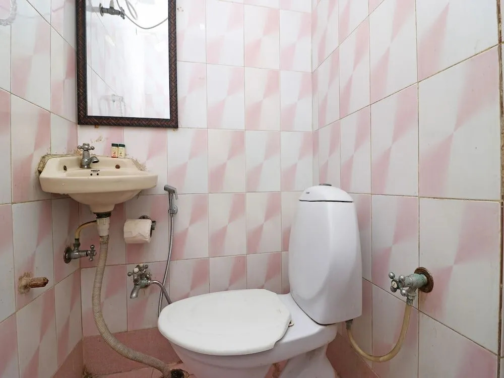OYO 26906 Hotel Tarang