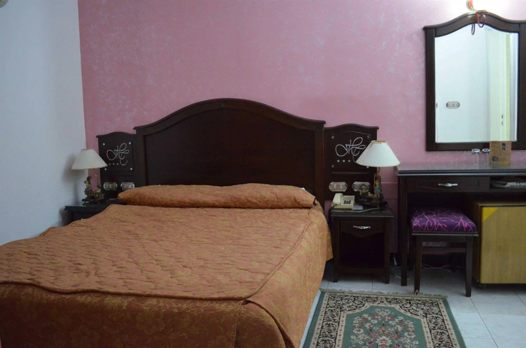 Happy City Hotel