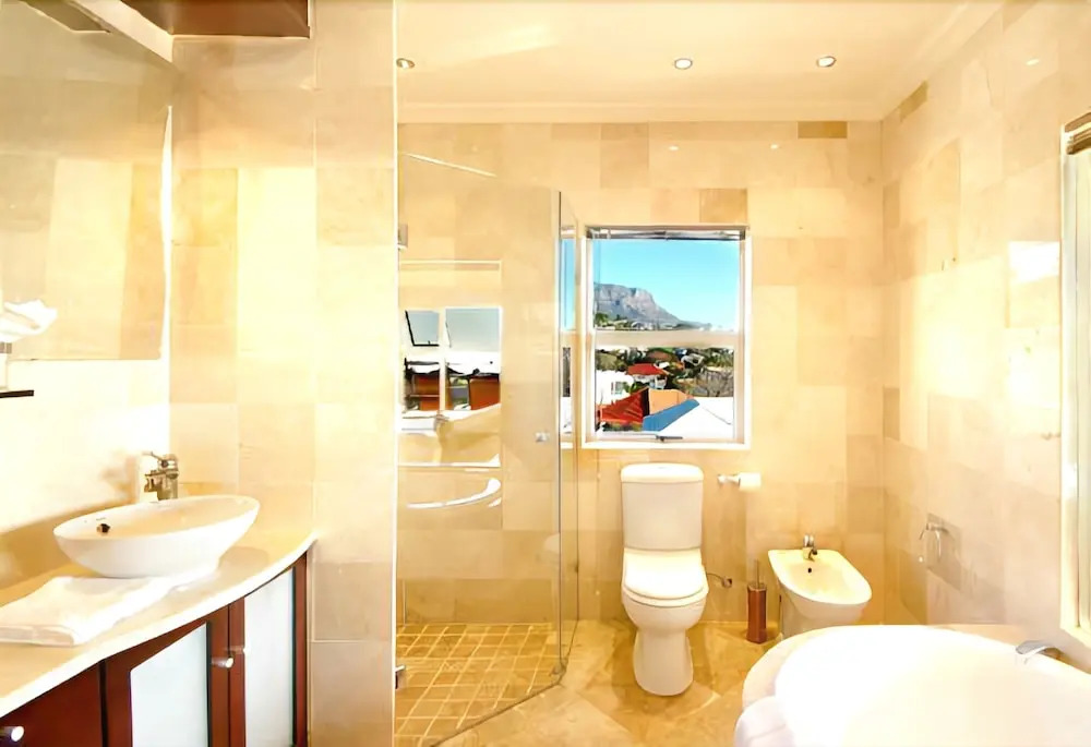 Beachside Villa - Camps Bay