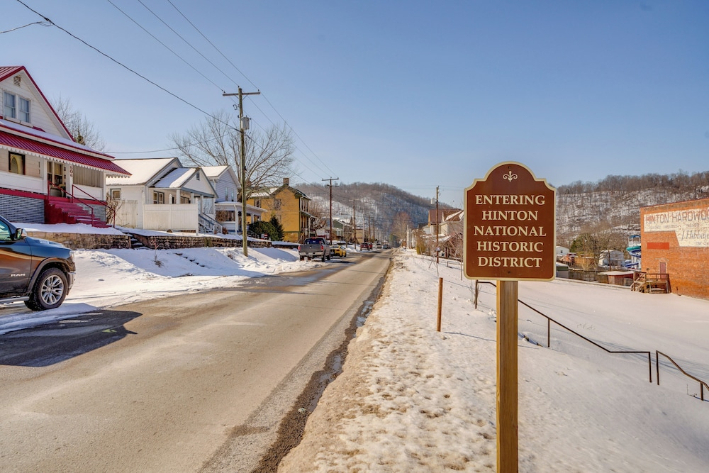 Explore New River Gorge! High-end Hinton Retreat