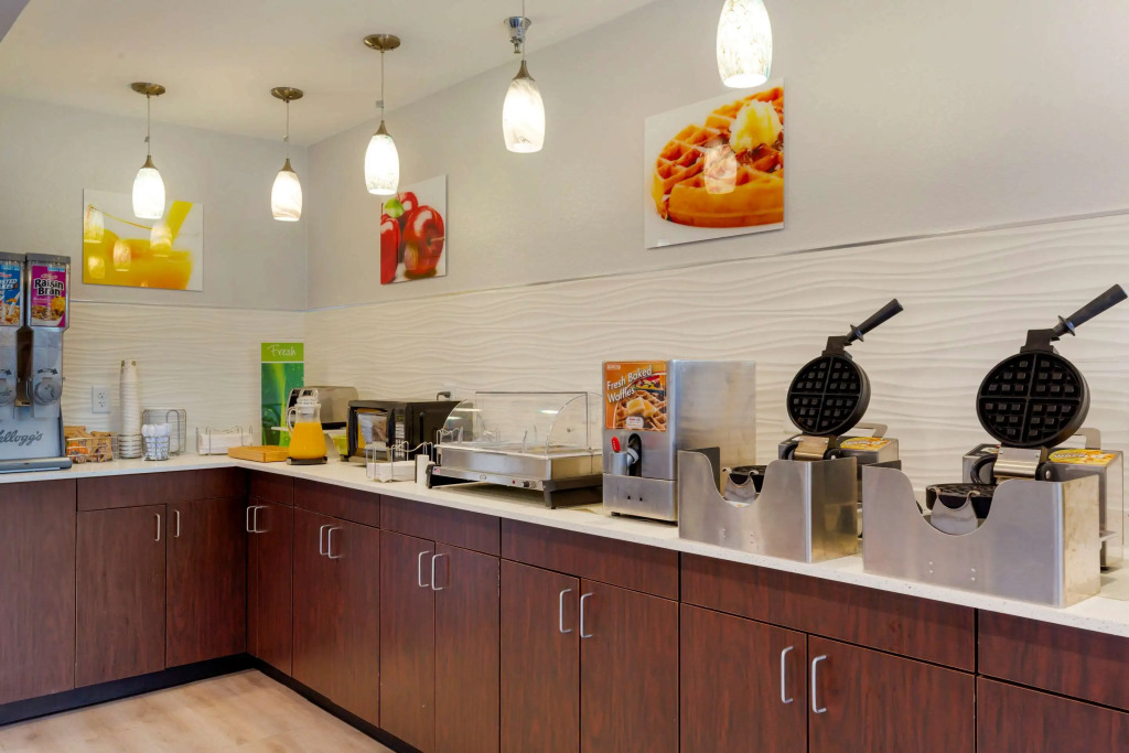 Quality Inn Lee - Lenox South