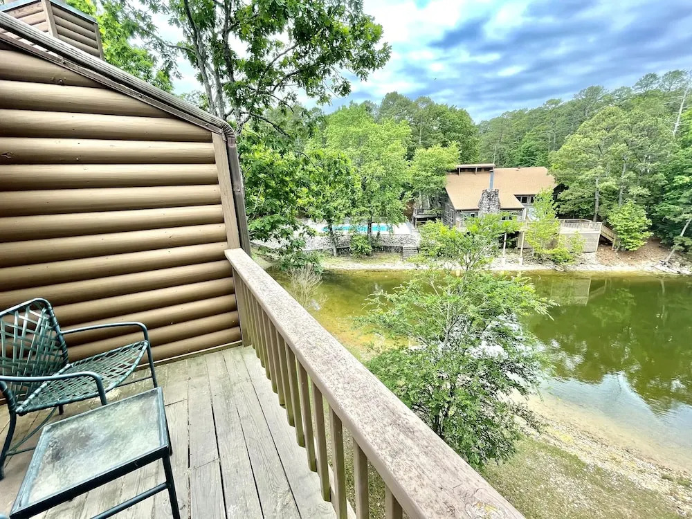 80BPD, Four bedroom, two 1/2 bath log-sided condo with lake view , garage by RedAwning