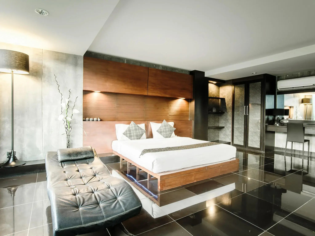 B2 Black Business & Budget Hotel