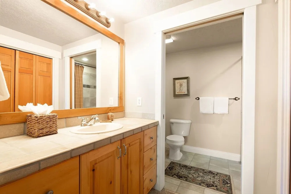 Town Pointe A202 3 Bedroom Condo by RedAwning
