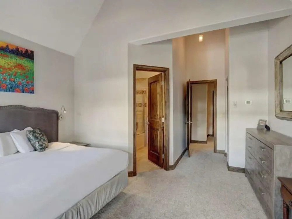 4 Bedroom Ski in Condo Only One Block From Historic Downtown, Shopping, Restaurants and Entertainment