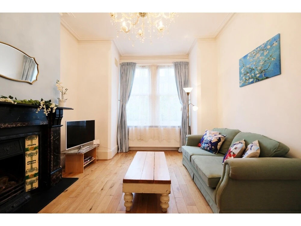 Lovely 1BR Edwardian House For 4 in North London