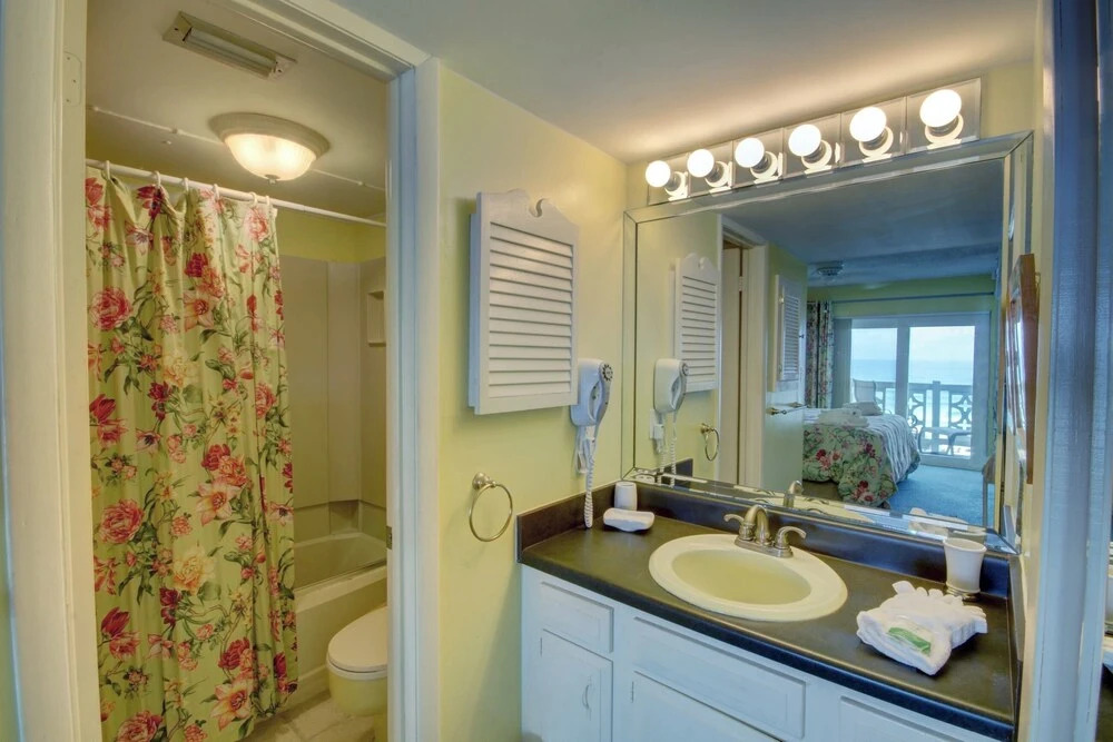 458 El Matador 2 Bedroom Condo by RedAwning