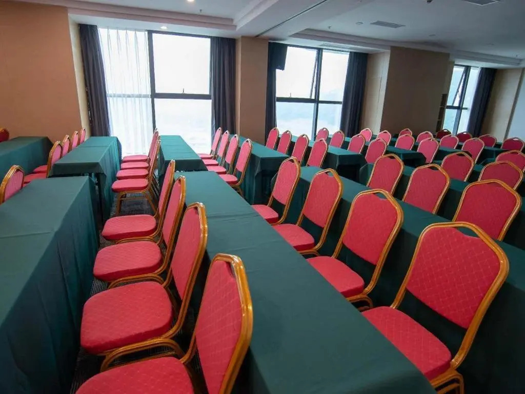 Lavande Hotel·Bazhong Fortune Center