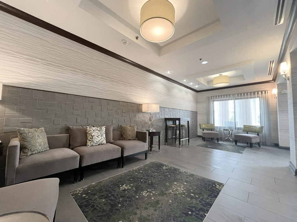 Holiday Inn Express & Suites Morton Peoria Area by IHG